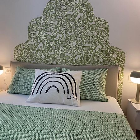The Mint Hotel Ровин Екстериор снимка