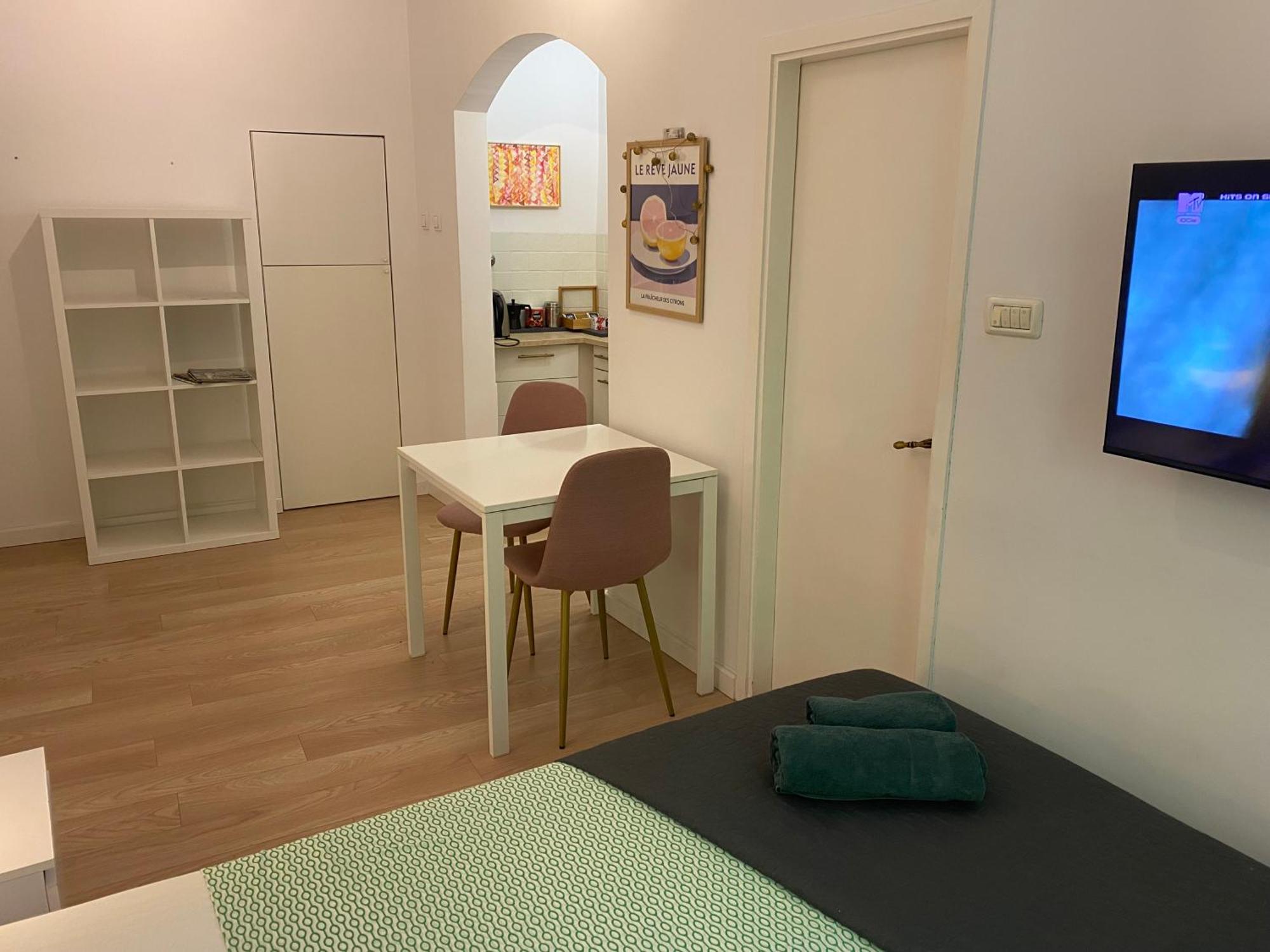 The Mint Hotel Ровин Екстериор снимка
