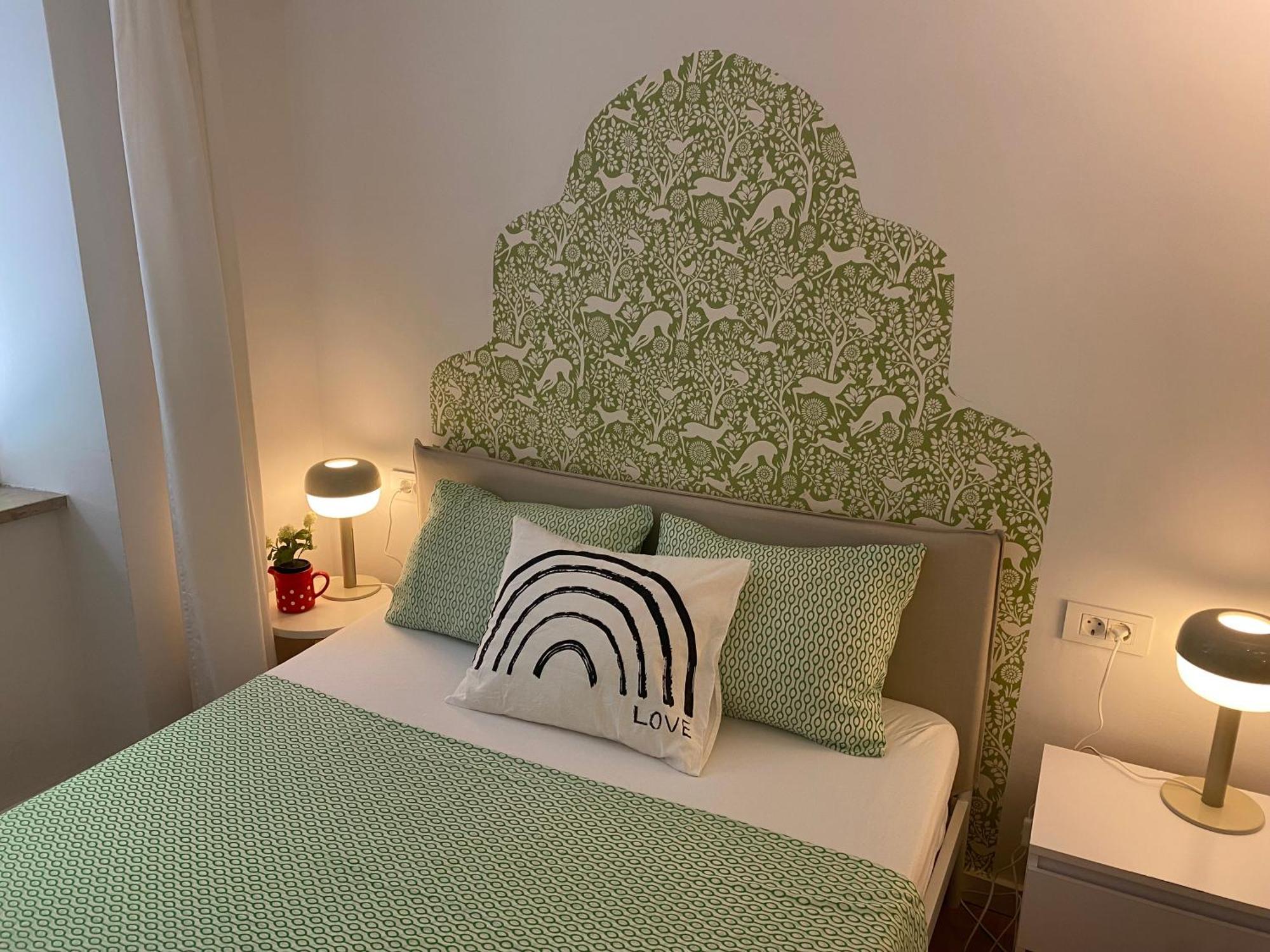 The Mint Hotel Ровин Екстериор снимка
