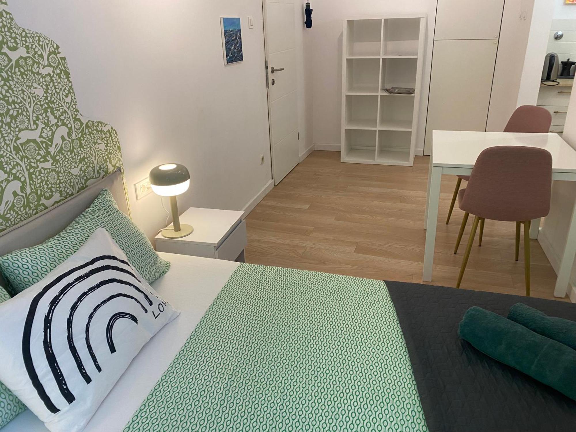 The Mint Hotel Ровин Екстериор снимка